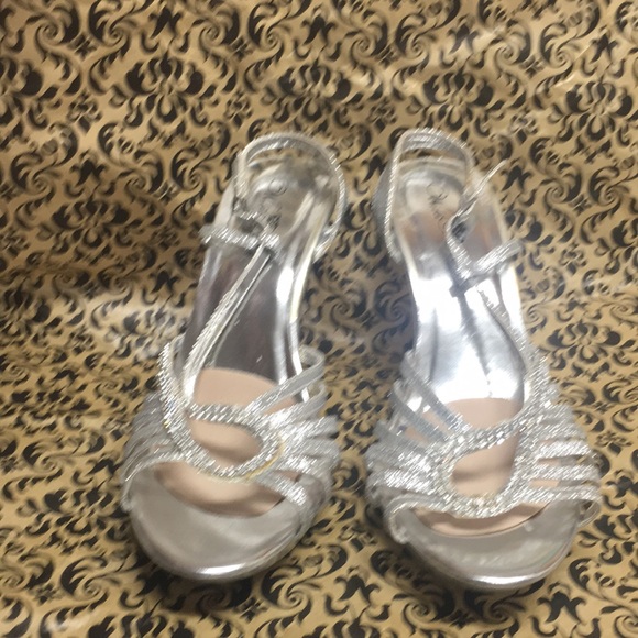 Wild Rose Silver Glitter Rhinestone High Heels 11 - Picture 2 of 12